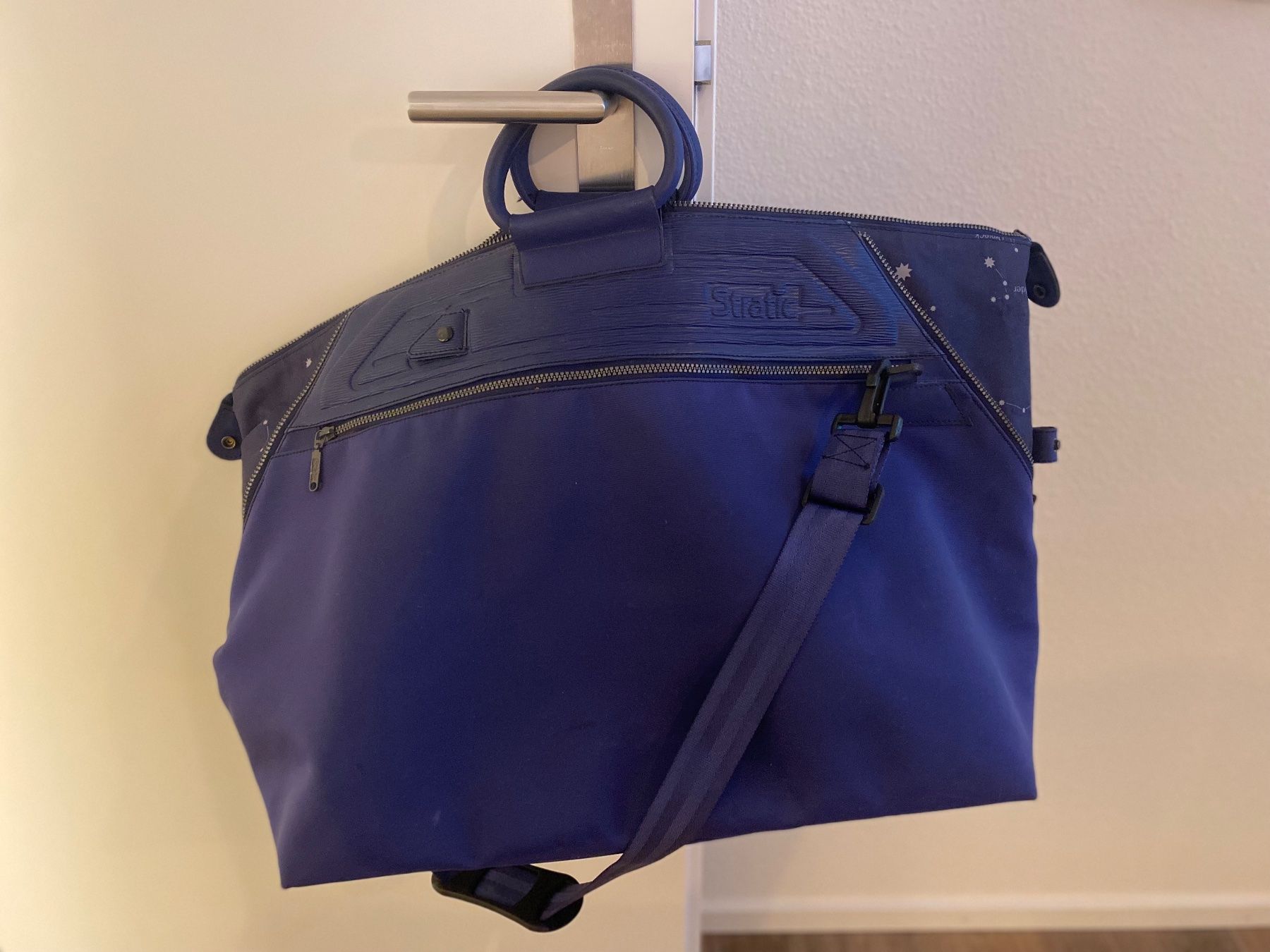 Sacs: Stratic Reisetasche blau violett mit Sternzeichen – D'occasion à Pratteln par a23_j2gs 6
