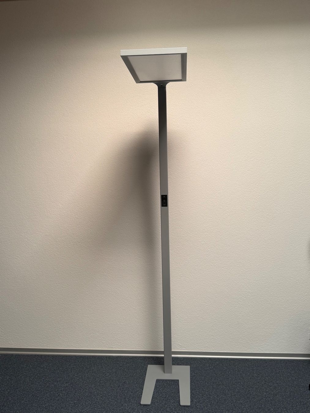 Lampes: Stehlampe – Neuf avec emballage d'origine à Liestal par SFLiestal