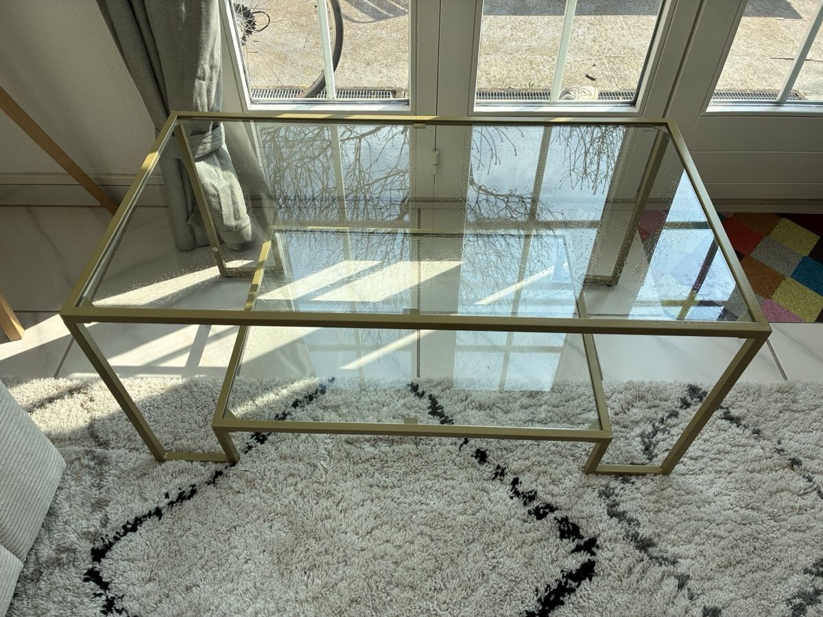 Tavoli: Glas Couchtisch mit Goldrahmen – Usato da Rümlang venduto da fexxu