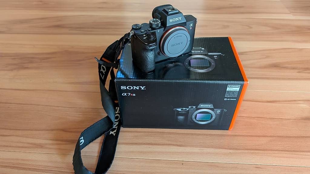 Fotocamera: Digitalkamera Sony A7 RIII – Usato da Krattigen venduto da TinuMF
