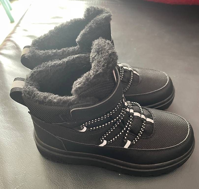 Scarpe per ragazze: Neue Mädchen WASSERDICHTE HIGH TOP SNEAKER – Usato da Wenslingen venduto da fraenzi.kulli 1