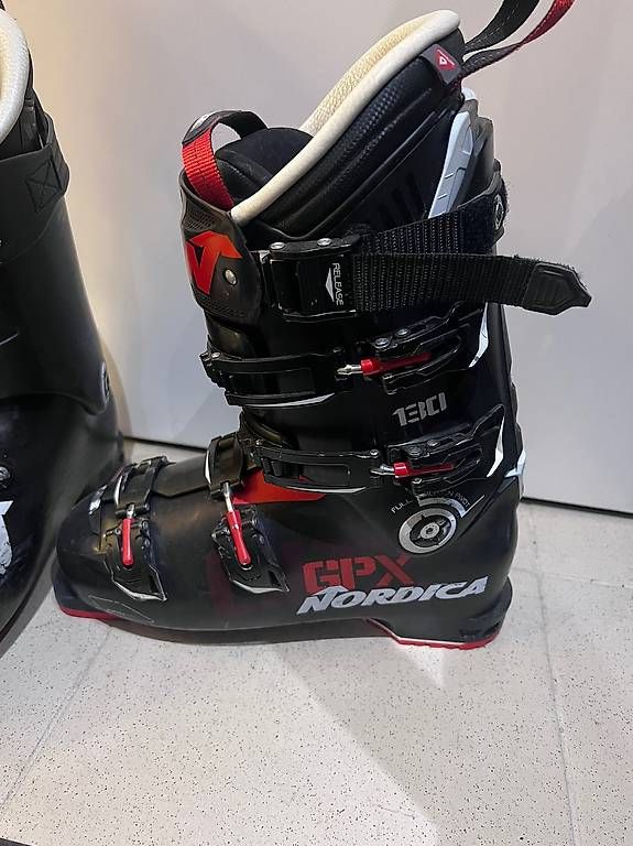 Nordica Herrenschuhe: Chaussures de ski Nordica – Gebraucht aus Cernier von MUM_usinage