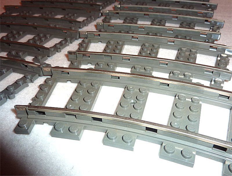 Lego Kit di costruzioni: Lego 10 Eisenbahn Schienen Rails 9V -A38 – Usato da Morges venduto da cardeman61 1