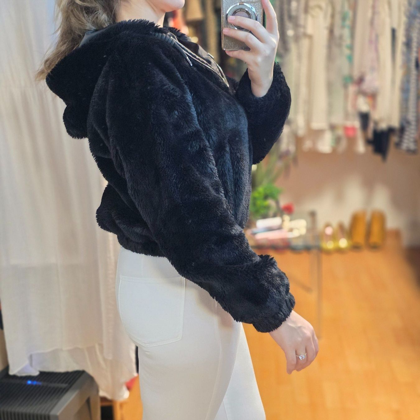 Giacche: Schwarze Teddy Jacke mit Kapuze Gr. 38 – Usato da Wald ZH venduto da CapLux 5