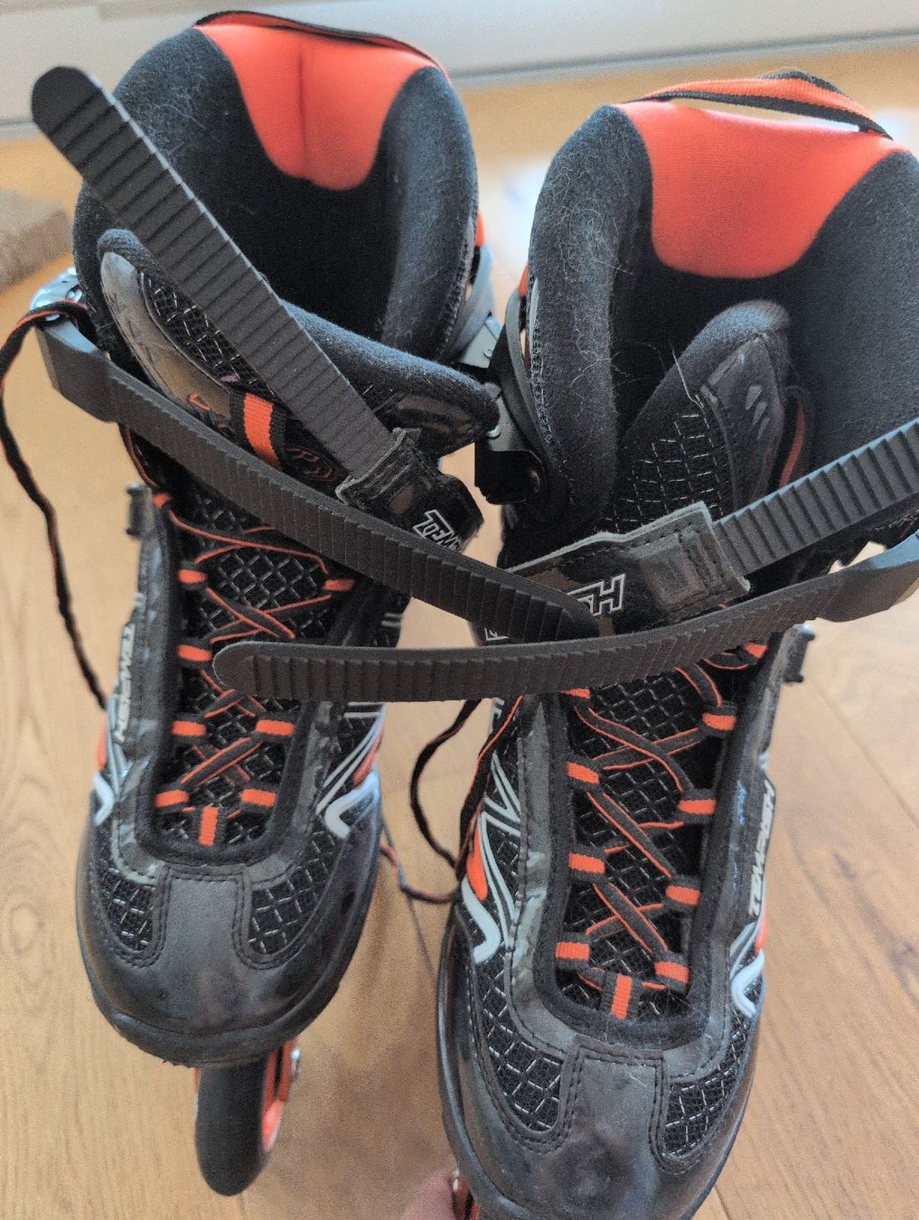 Patins à roul. & inline: Inlineskates Grösse 43 gebraucht – D'occasion à Willisau par tan_wy9q 1