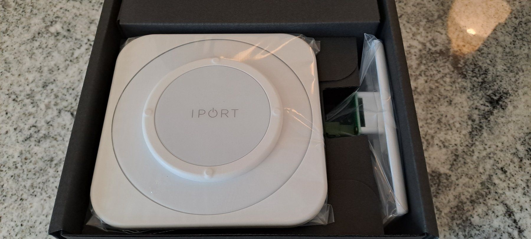 Supporti a parete: iPort Launch Wallstation weiss (magnetisch) – Nuovo e nell'imballaggio originale da Dietfurt venduto da mar_p5dc 2