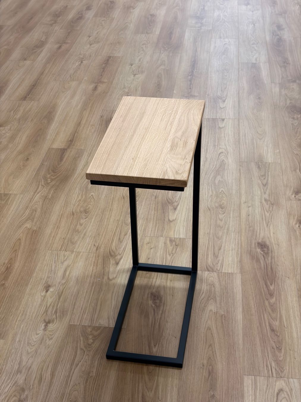 Tables: Handgefertigter Beistelltisch aus Eichenholz 1Stk. – Neuf avec emballage d'origine à Winterthur par ABYER 3