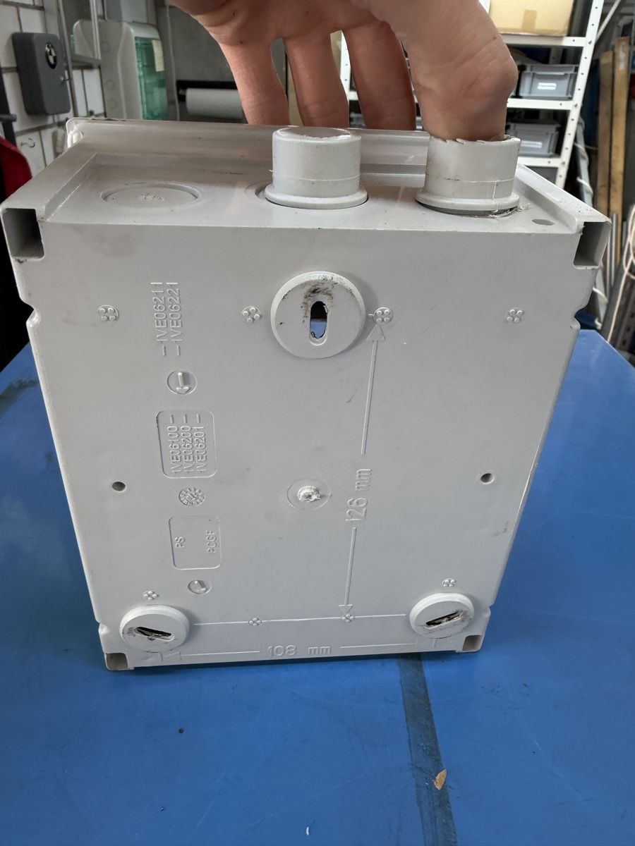 Hager Stromzufuhr: Hager Verteilerkasten Vector IP54 gebraucht – Gebraucht aus Beckenried von chef3945 3