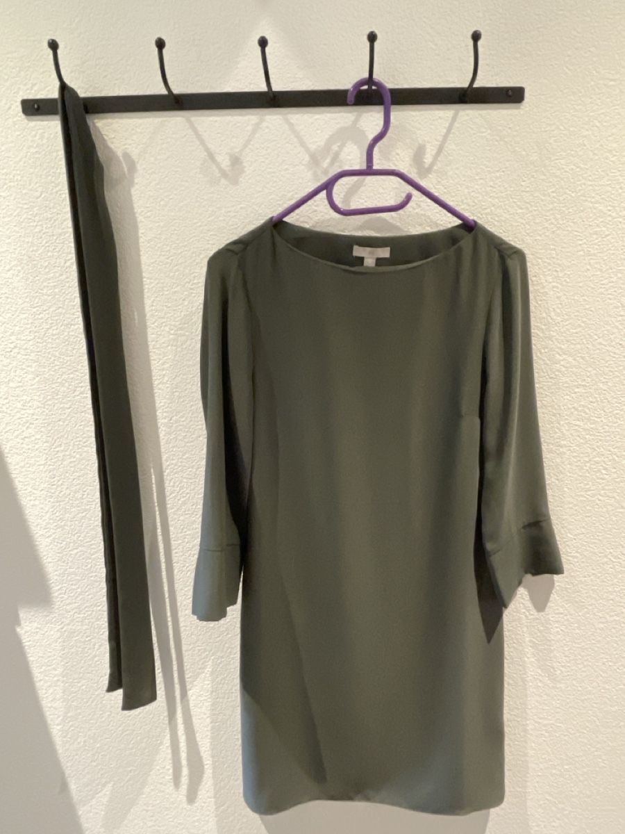 H&M Vestiti: Olivefarbiges Kleid von H&M – Usato da Schmitten FR venduto da Monei19