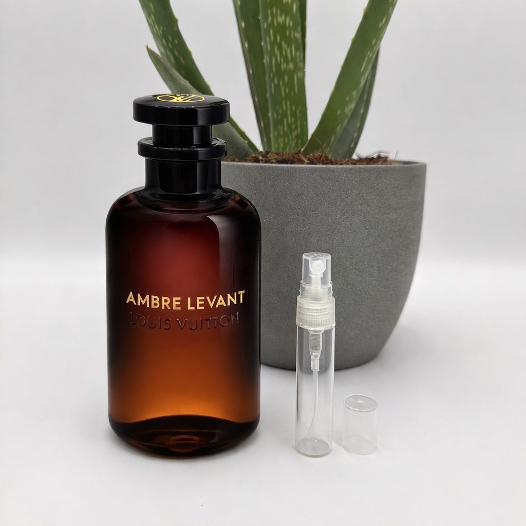 Louis Vuitton Profumi & Eau de Toilette: Louis Vuitton Ambre Levant Abfüllung / Probe 3ml – Nuovo (secondo la descrizione) da Zürich venduto da edelproben