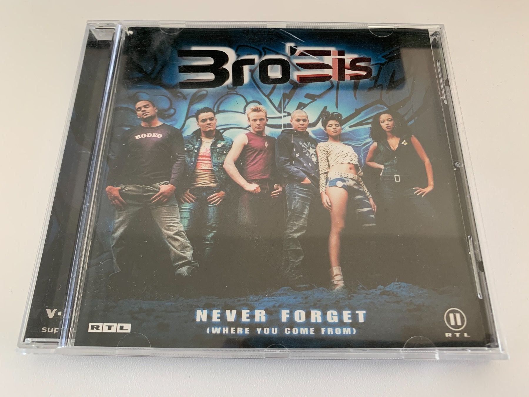 CD: Bro‘Sis - Never Forget – Usato da Aarau venduto da usmichi