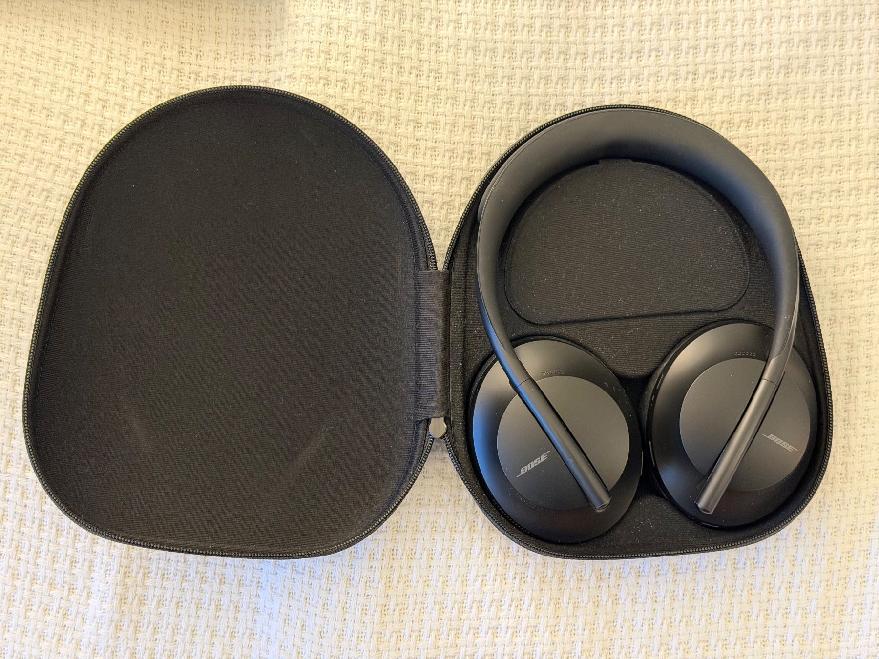 Bose Kopfhörer: Bose NC700 Kopfhörer schwarz mit Hülle – Gebraucht aus Unterägeri von jpetters