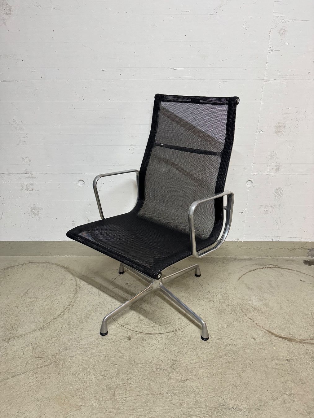 Vitra Stühle: Vitra Stuhl, Modell EA 108 – Gebraucht aus Luzern von CAZS_Luzern