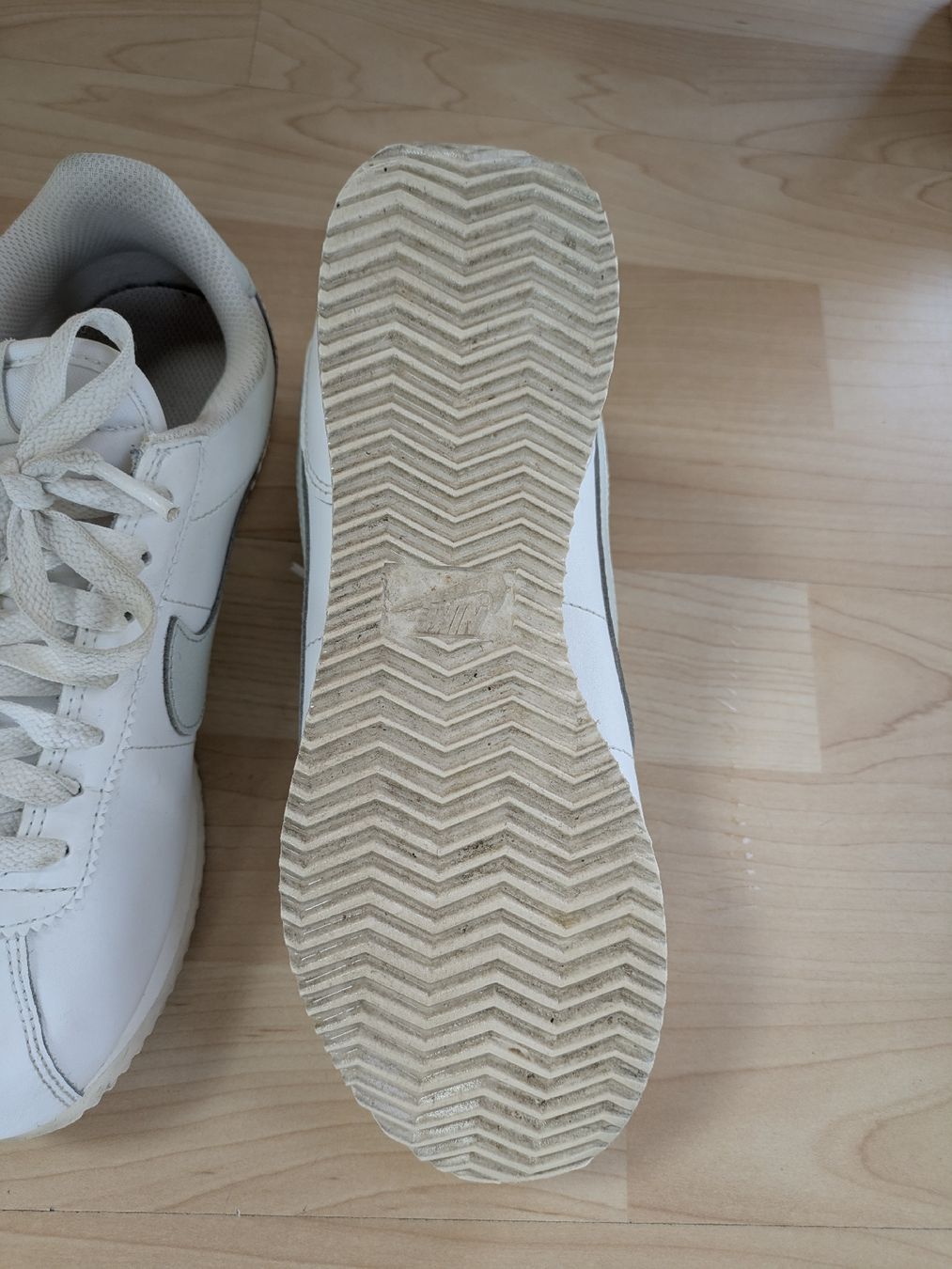 Nike Damenschuhe: Nike Cortez Basic Gr.37.5 weiss – Gebraucht aus Zürich von N.Hemmi 1
