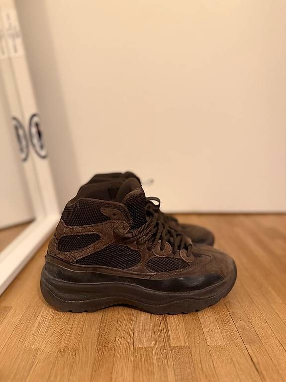 Adidas Scarpe da uomo: adidas Yeezy Desert Boot Oil – Usato da Bussigny venduto da jam_kd2f 1
