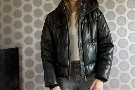 ZARA schwarze fake Leder Pufferjacke