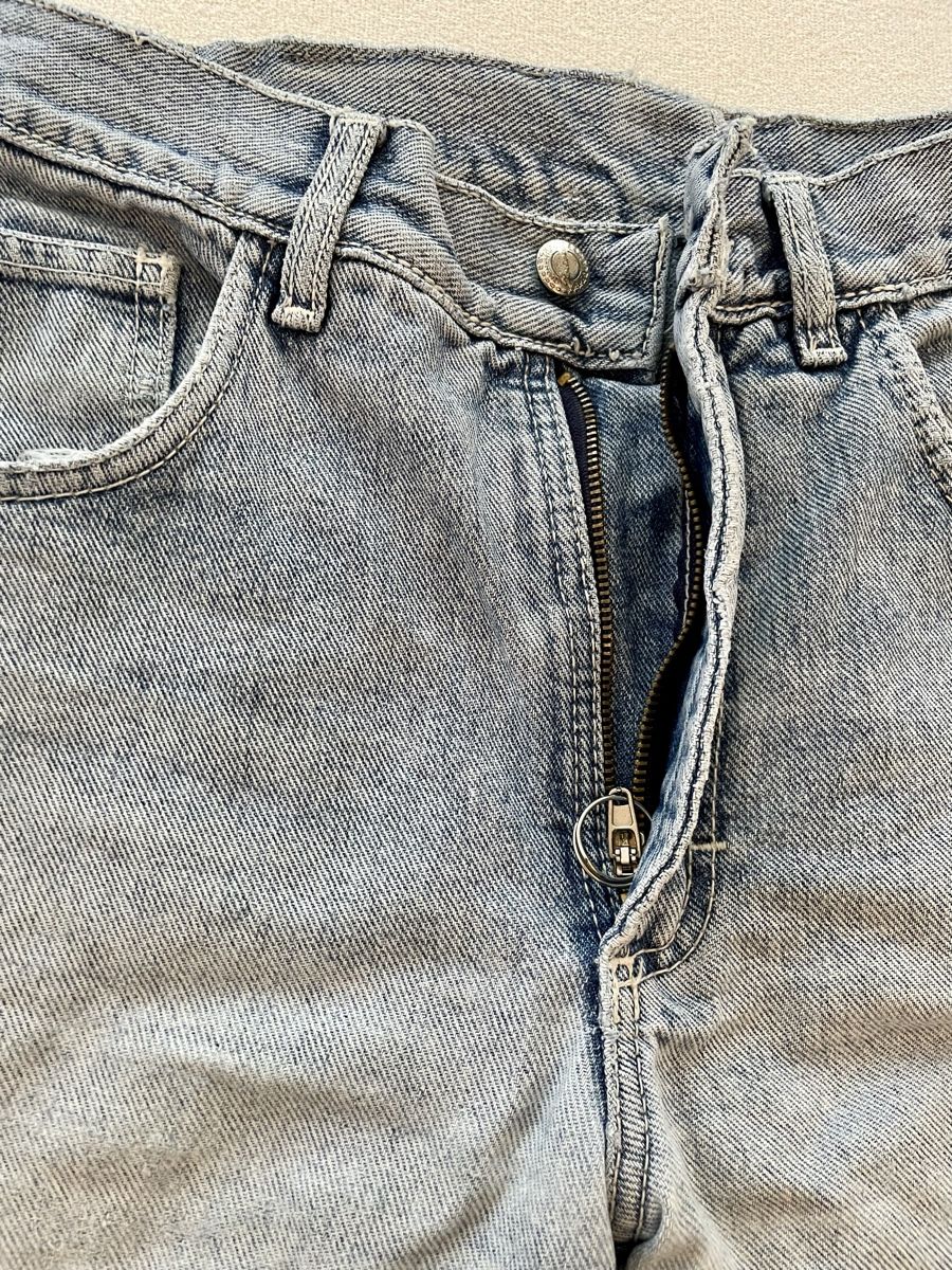 Jeans: hellblaue Jeans im Used-Look – Difettoso da Zürich venduto da vik_isi 3