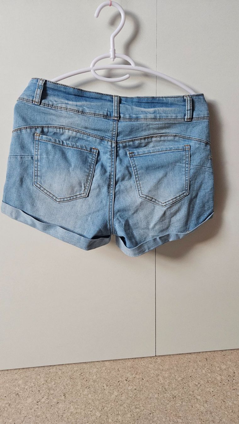 Jeans: Jeans-Shorts – Gebraucht aus Münchenbuchsee von Yothu 1