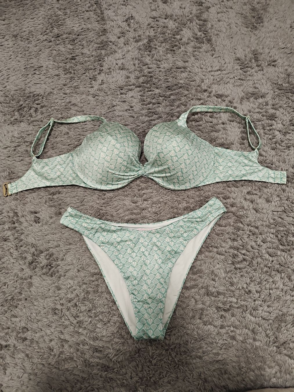 Victoria's Secret Badekleider & Bikinis: Victoria Secret Bikini Set – Gebraucht aus Pieterlen von Saemelili