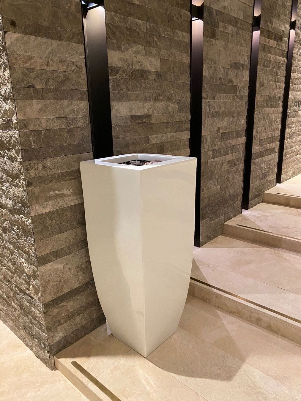 Vasi & Recipienti: Boden Vase, Deko Vase, groß, weiß – Usato da Herrliberg venduto da Fashionista_8