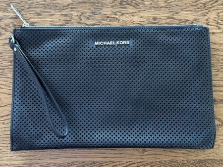 Michael Kors Clutch schwarz Leder perforiert