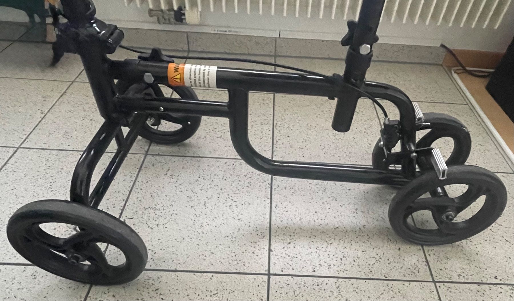 Ausili per la deambulazione: Knie Roller / Walker – Usato da Wila venduto da Lokelo 1