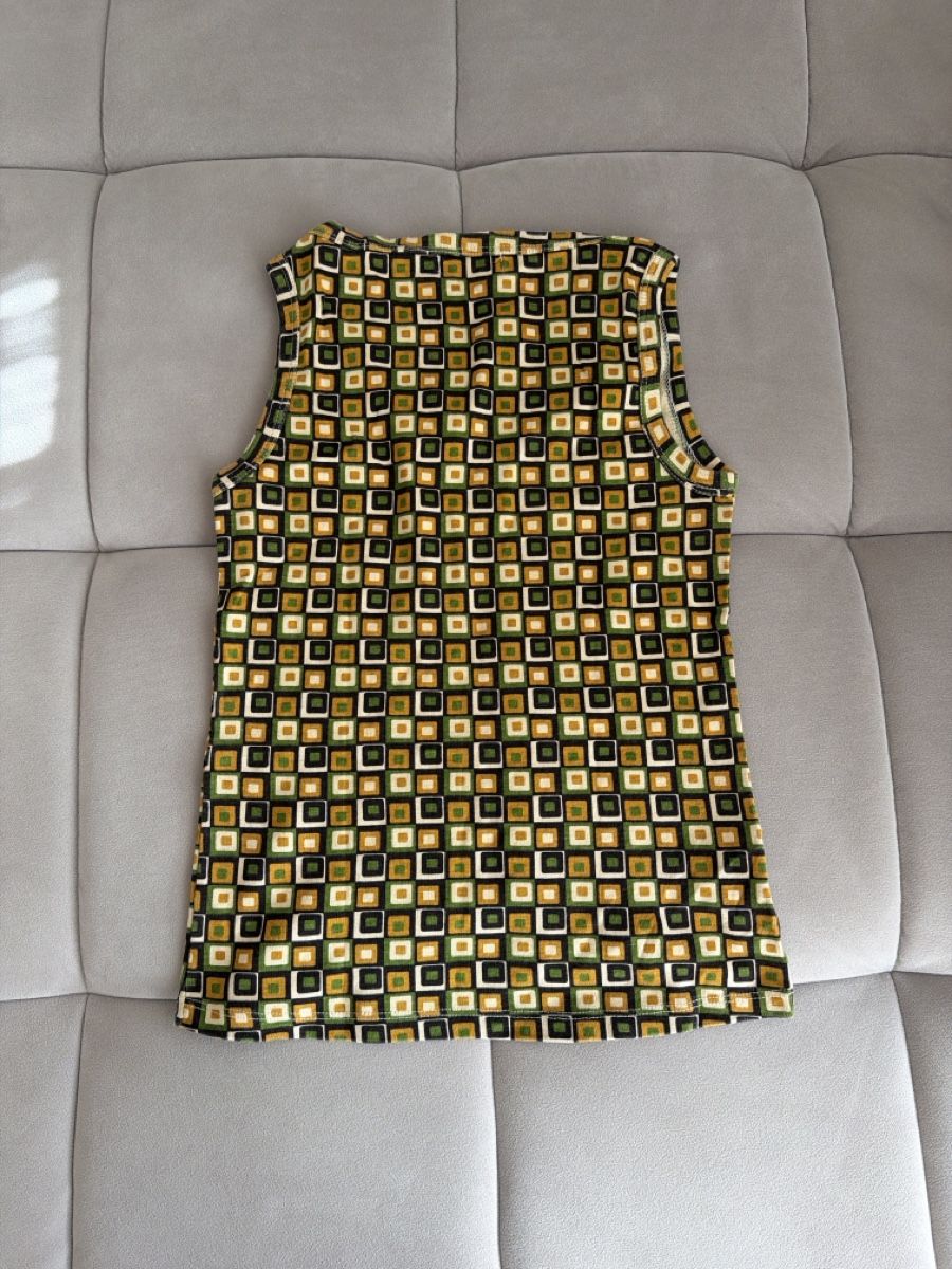 Top: Tanktop – Usato da Benglen venduto da Jumanah 1
