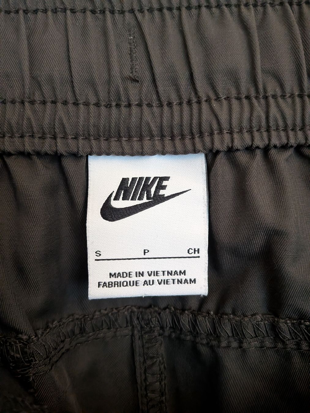 Nike Pantaloni: Nike Woven Cargo Hose Größe S – Nuovo (secondo la descrizione) da Zürich venduto da spatzi5345 4