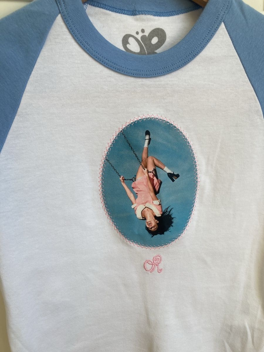 Blusen, T-Shirts & Tops: Olivia Rodrigo baby Tee – Neu und originalverpackt aus Bottmingen von Poppyfields 2