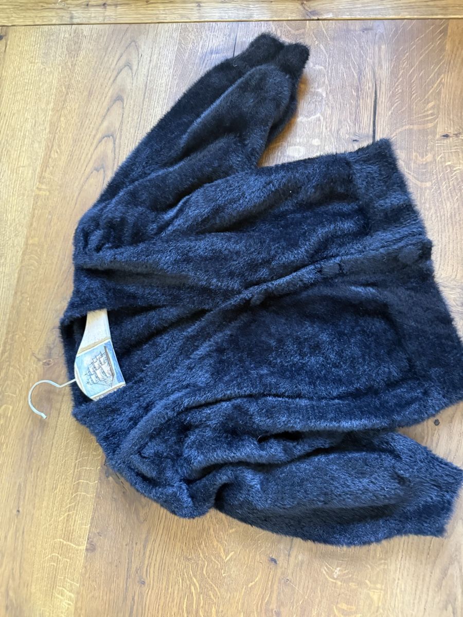Mango Bolero: Schwarzer flauschiger Cardigan von MANGO – Usato da Neerach venduto da Meli_sara 5