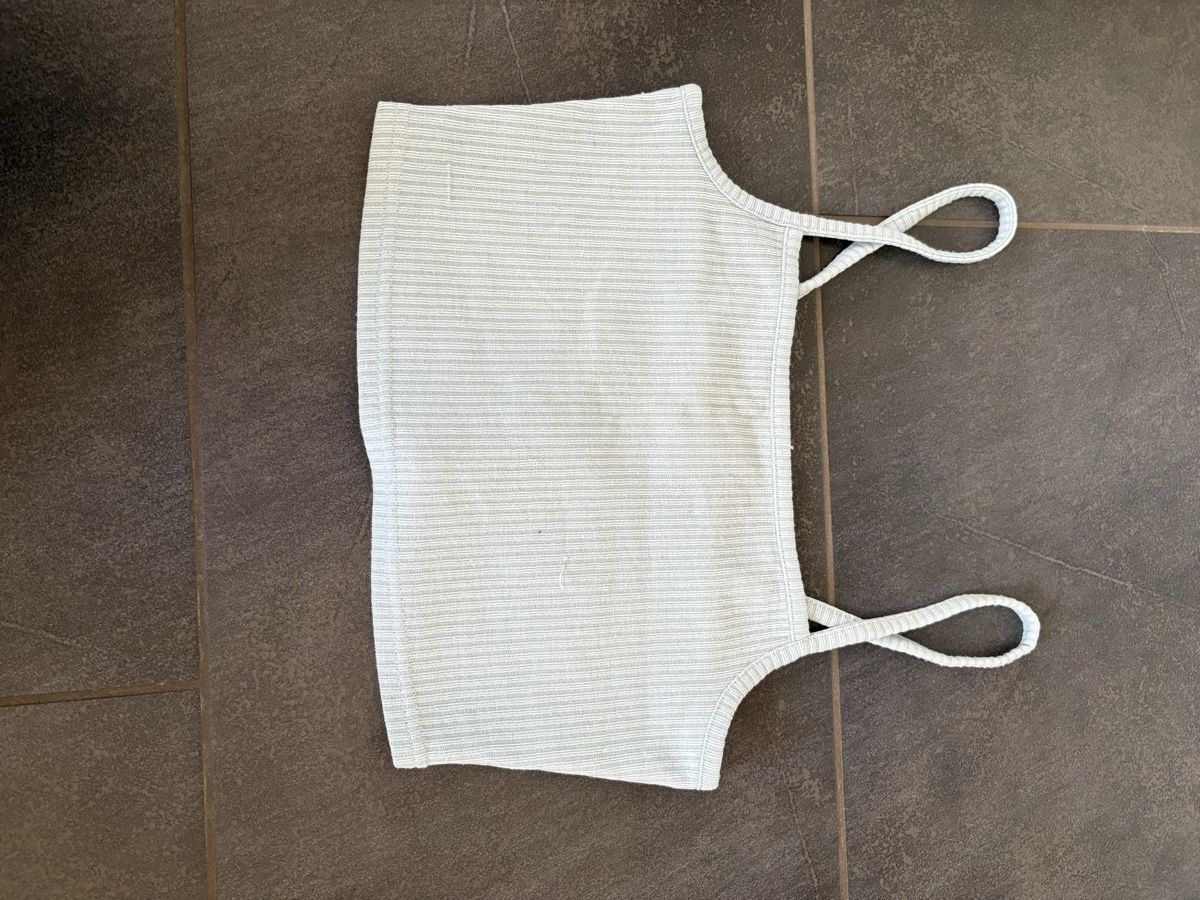 H&M Lotti di vestiti: Verschiedene Tops in Grösse S – Usato da Schwarzenbach SG venduto da Manmar 1