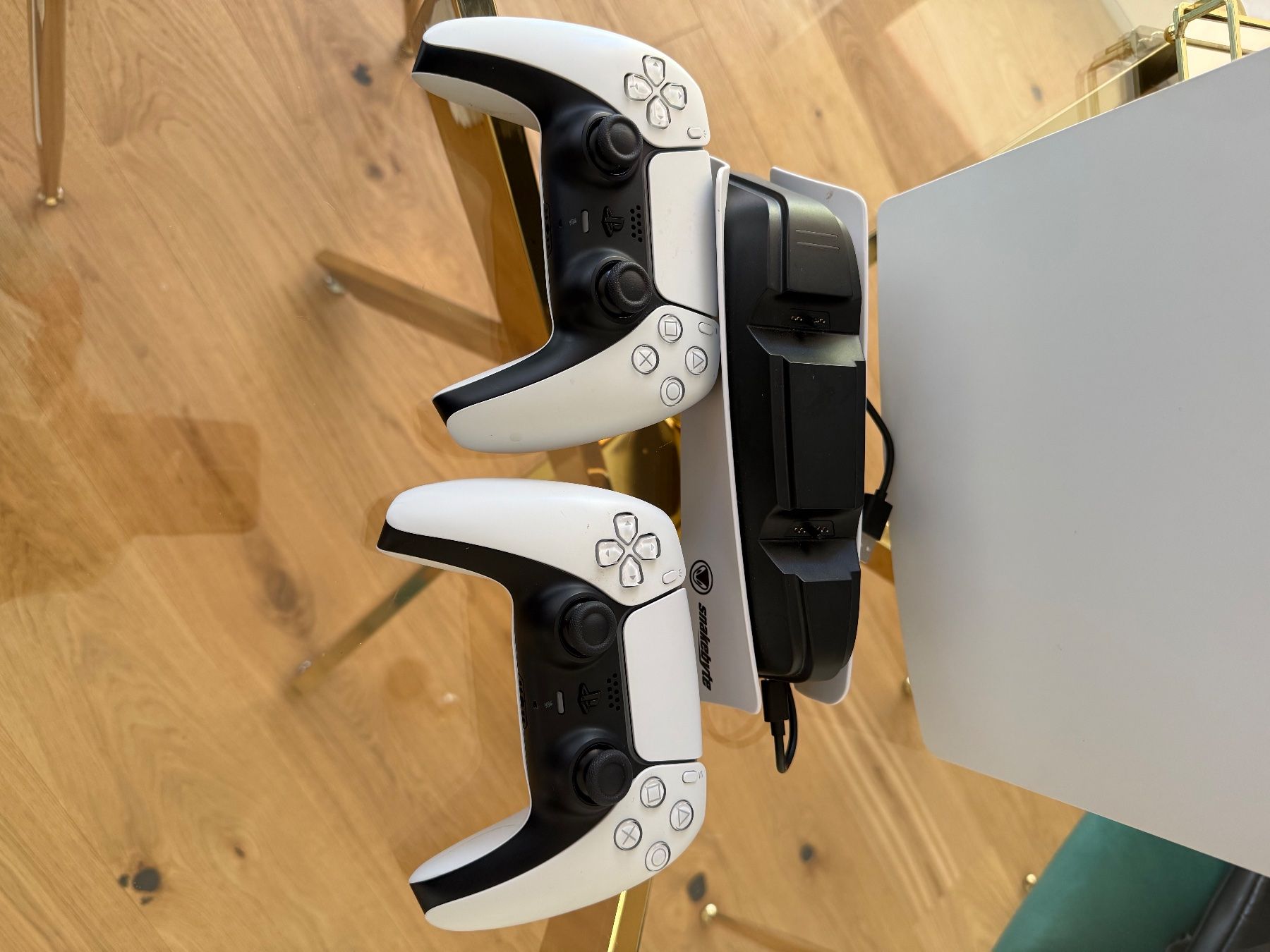 Sony Konsolen: PlayStation 5 DualSense Controller-Ladestation-Set – Neu (gemäss Beschreibung) aus Waldenburg von Gile35 1