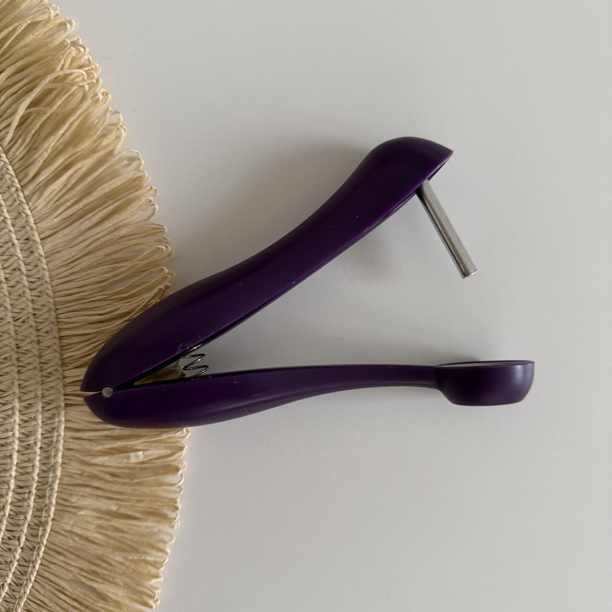 Küchengeräte: Purple Cherry Pitter Kitchen Tool New  – Neu und originalverpackt aus Gränichen von Domsiiiii
