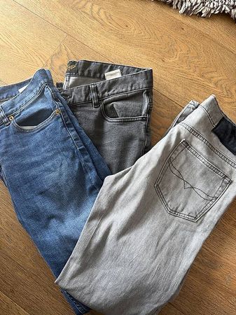 3 Markenjeans POLO/ Finger in the nose