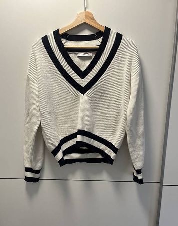 Weiss / Schwarzer gestreifter Pullover 
