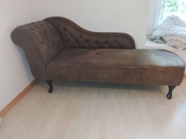 Chaiselongue braun mit Nieten Guter Zustand