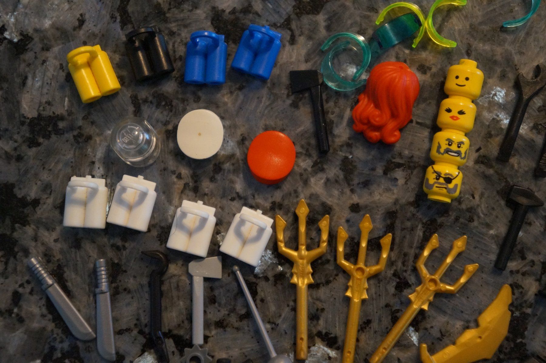 Lego Jouets: Lego Minifiguren mit Zubehör – D'occasion à bronschhofen par blackpearl01 7