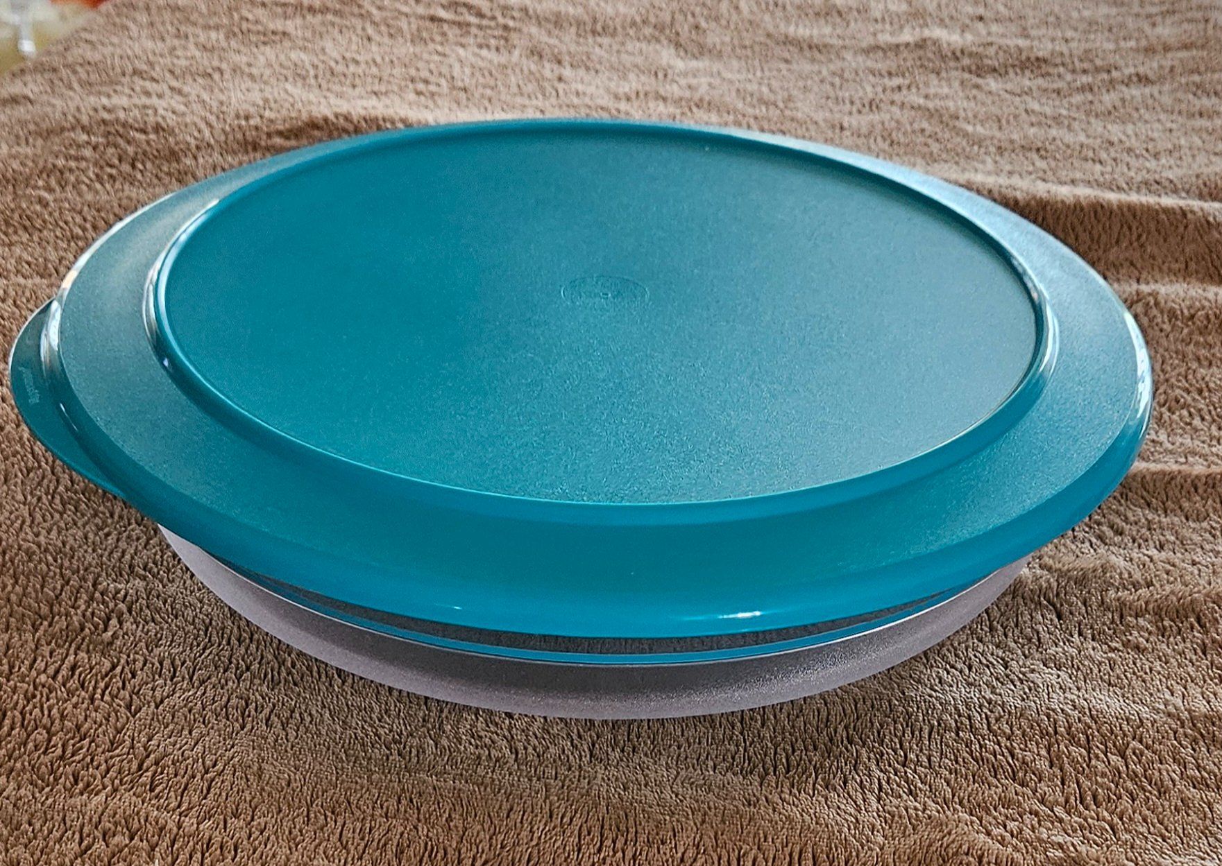Tupperware Behälter & Ähnliches: Schüssel 2.4l flach Tisch Serie – Neu (gemäss Beschreibung) aus Hasle b. Burgdorf von buddle32 2