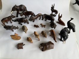 Handgeschnitzte Holzfiguren Tiere in verschiedenen Grössen