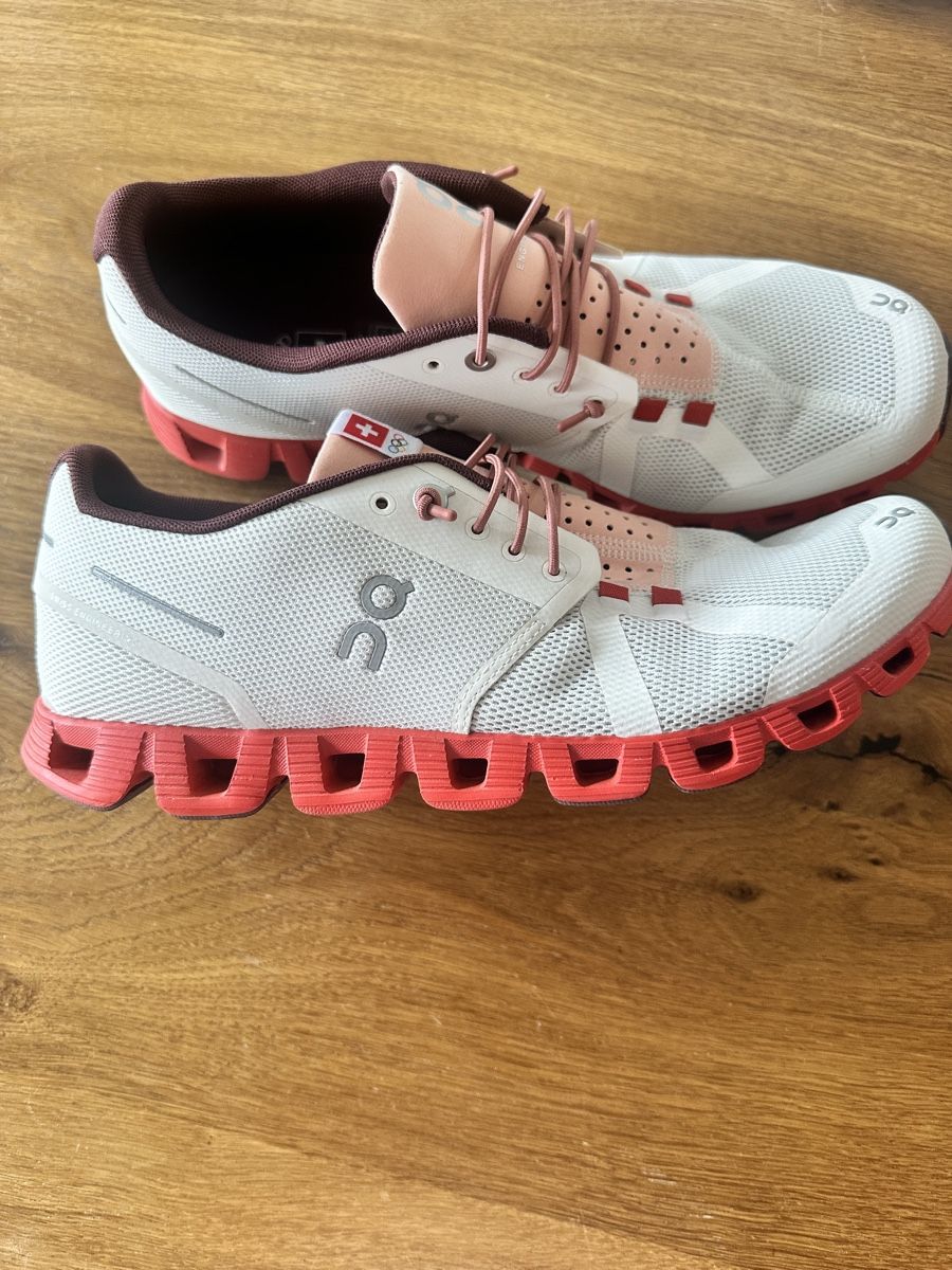 On Scarpe da donna: ON Schuhe Swiss Olympic – Usato da Theilingen venduto da Gwunderchischte 1