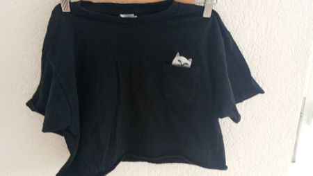 T-shirt noir RIPNDIP chat poche X-SMALL 