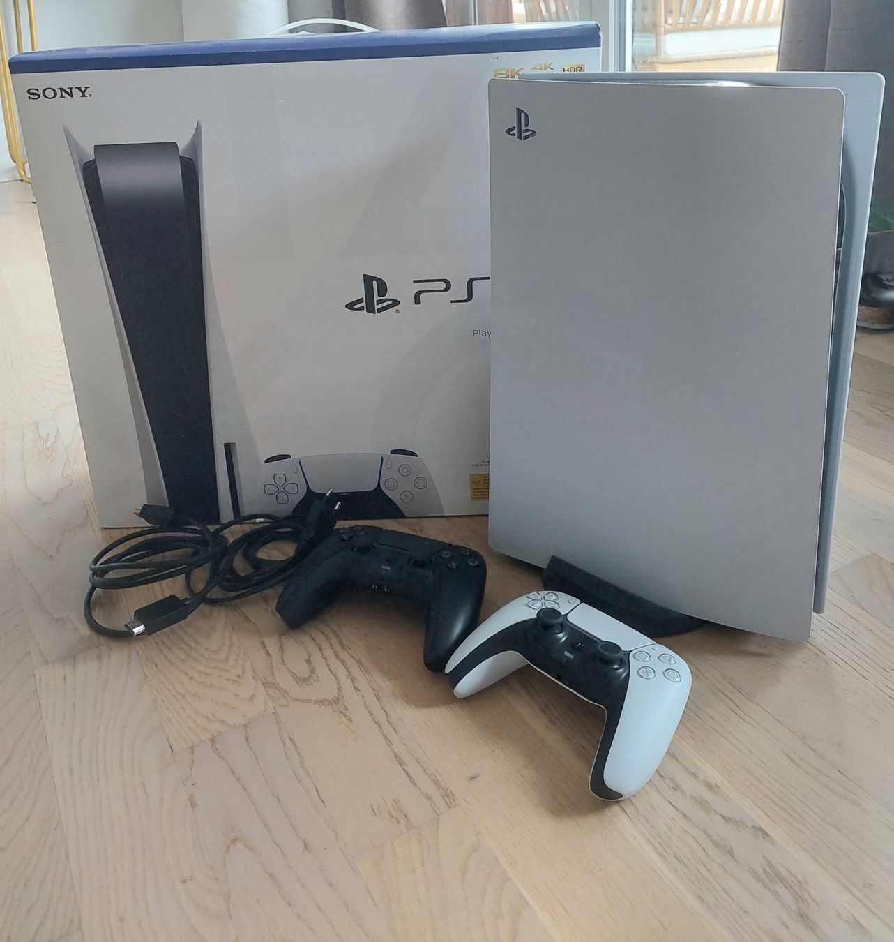 Sony Consoles: Playstation 5 inkl. 2 Controller – D'occasion à Meisterschwanden par L_secondhand1