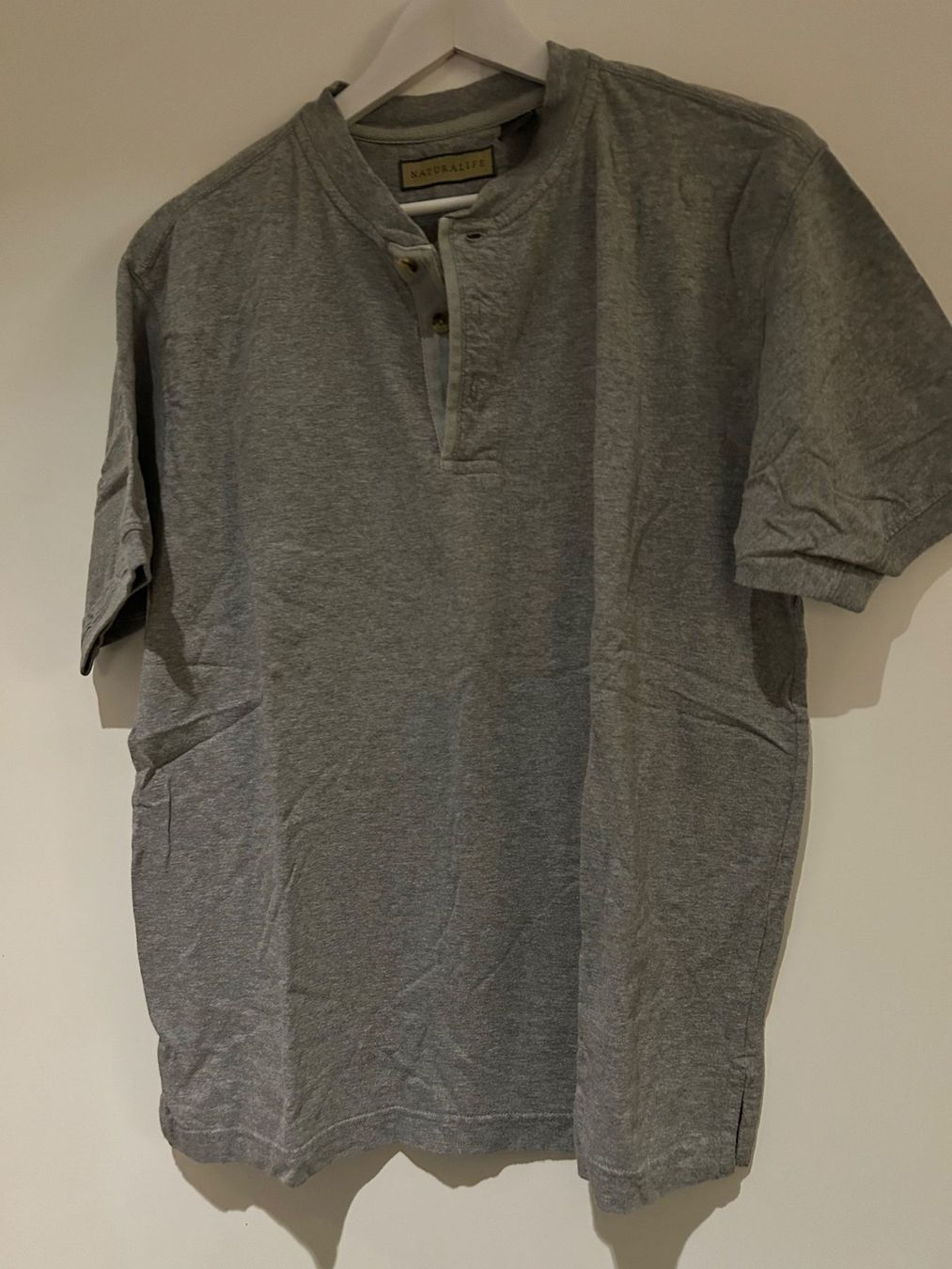 T-Shirts: T-Shirt mit Knöpfen – Gebraucht aus Zumikon von Uranus88