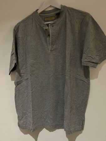 T-Shirt mit Knöpfen
