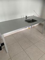 Tisch mit Spülbecken, Ablauf Similor Kugler Armatur Mischer