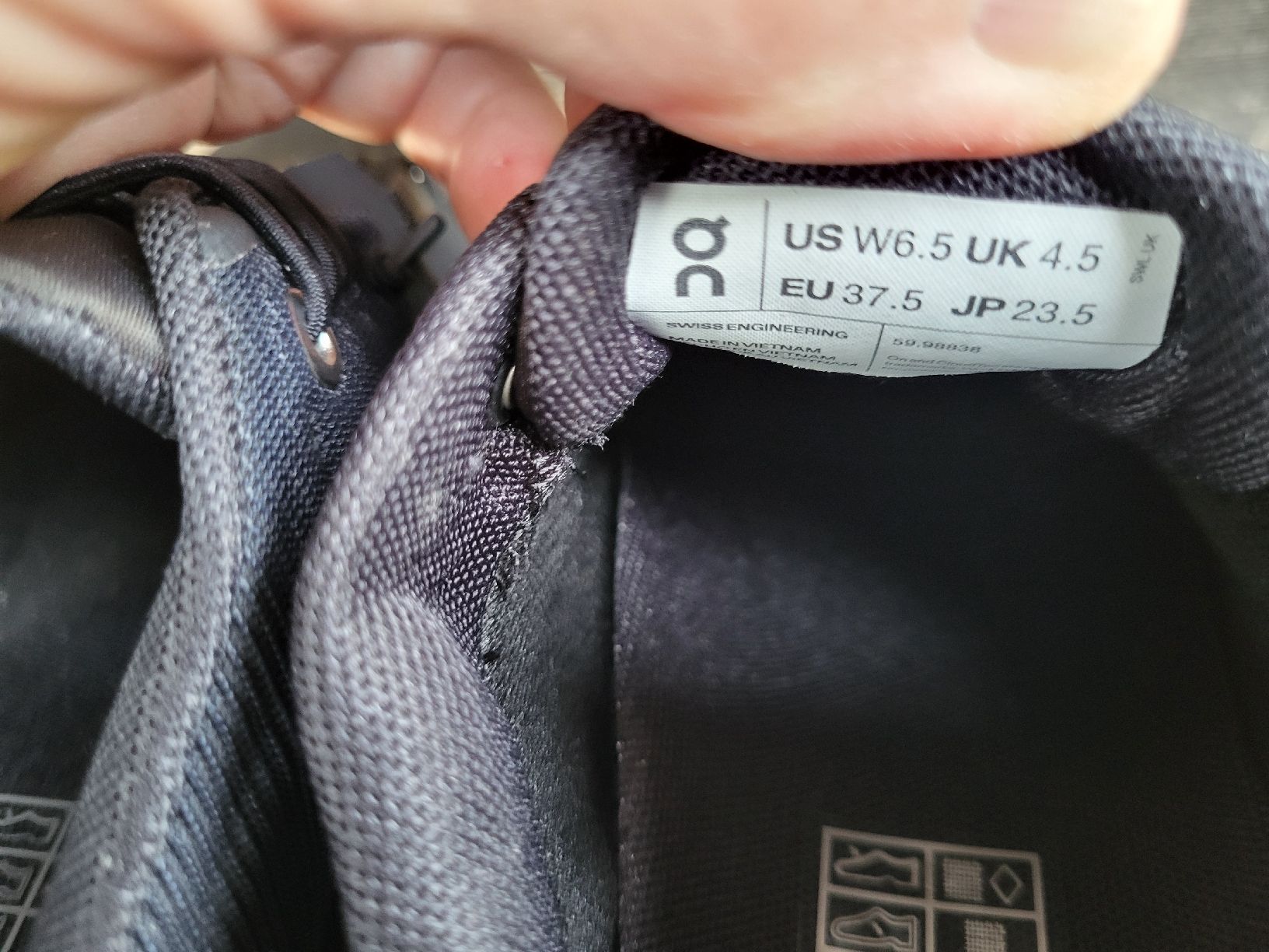 On Chaussures femmes: on cloud waterproof, gr.37 1/2  (eu 4 1/2) – Neuf avec emballage d'origine à Frutigen par Tipp1 4