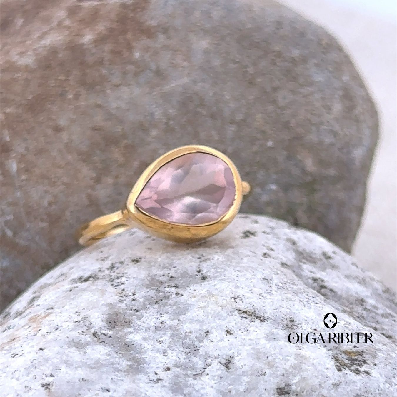 Olga Ribler Anelli: Feiner Silber Ring 925 mit Rosenuarz Grösse 52 – Nuovo (secondo la descrizione) da Luzern venduto da Schmuckoutlet 1