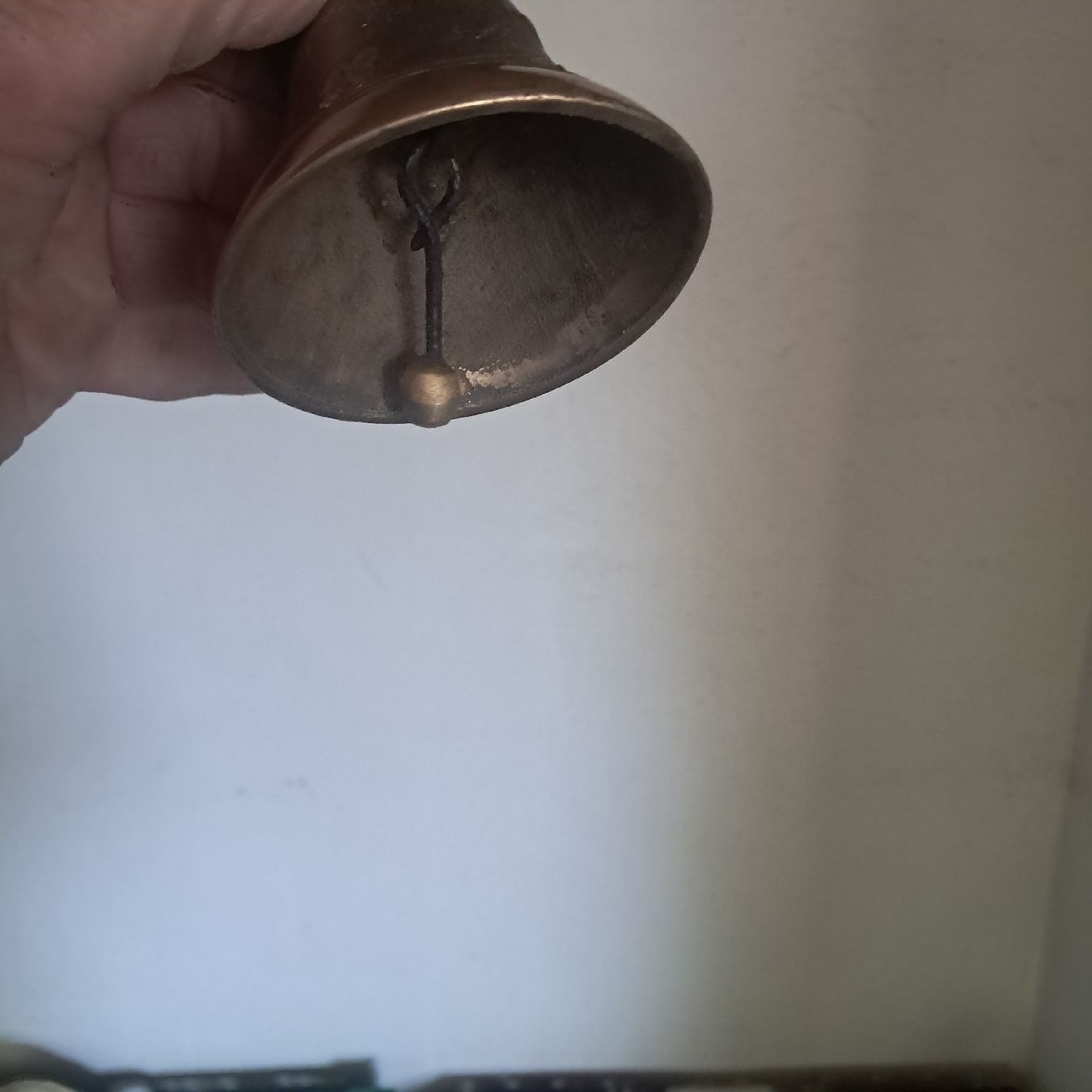 Campanacci mucche: ALTES GLÖGGLI MIT LEDERRIEMEN  – Usato da Murten venduto da SHETHOF 6