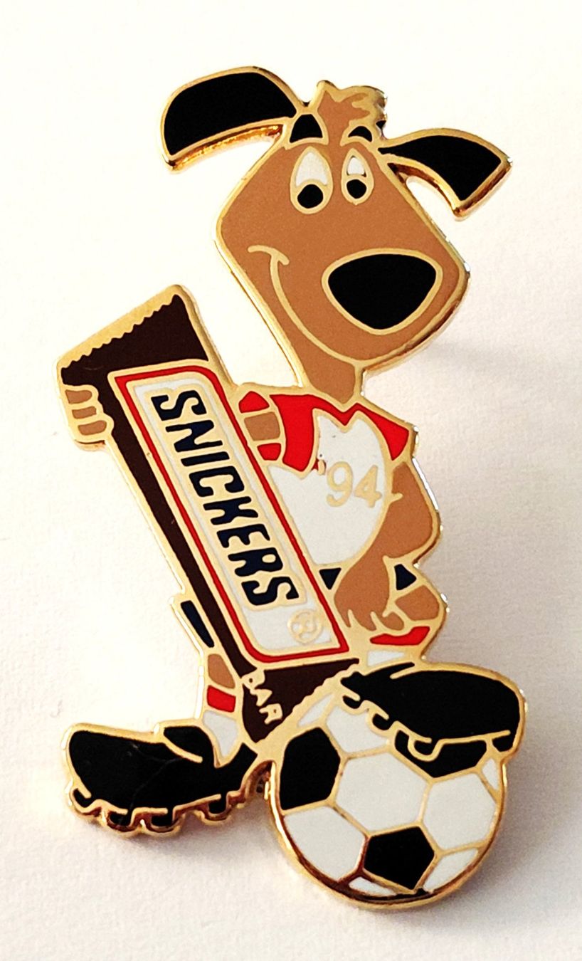 Plaquettes & Badges: PIN Snickers – D'occasion à Luzern par qualifair