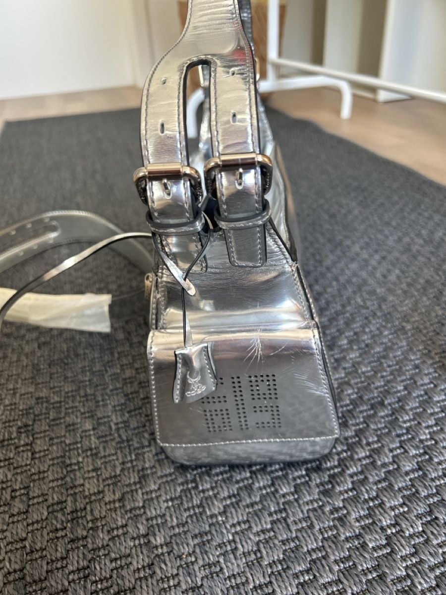 Sacs femmes: Silberne Handtasche ,Leder  – D'occasion à Adlikon b. Regensdorf par Huegeler 2